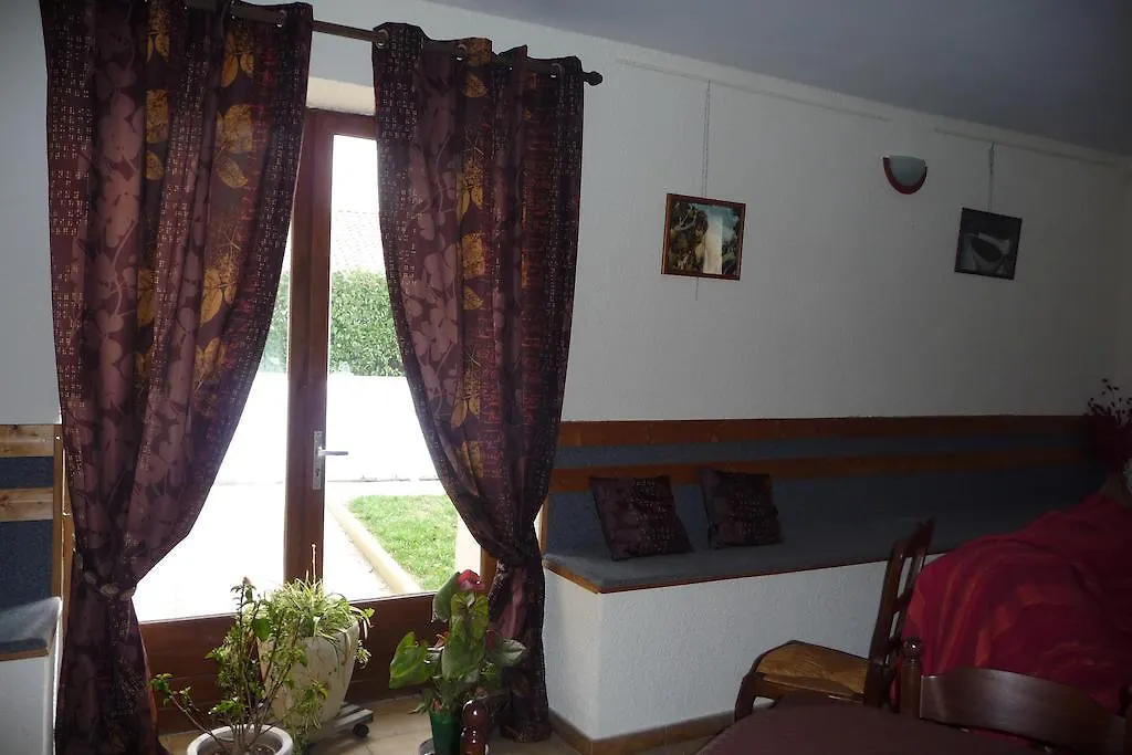 ***  La Ferme Des Denis Bed & Breakfast Chanos-Curson France
